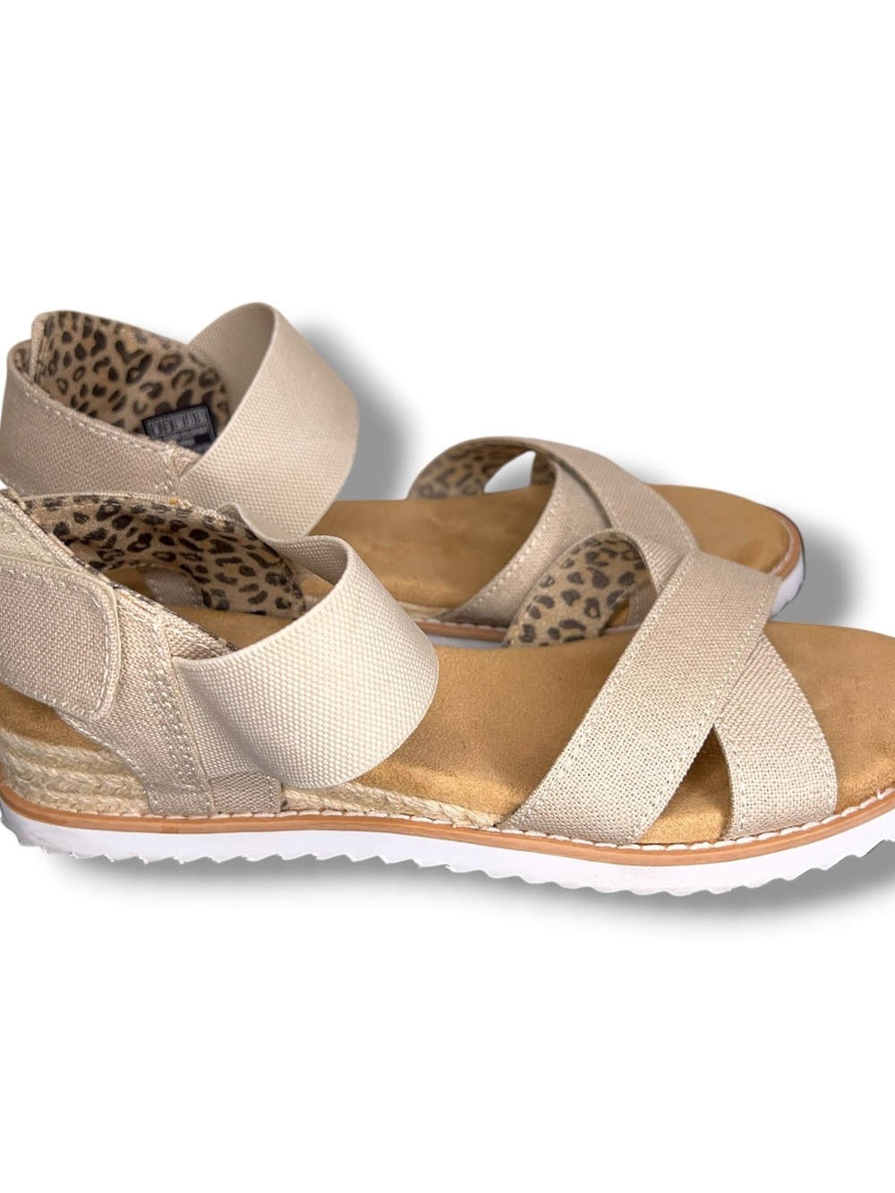 Size 6 Women’s Bobs Sandals Beige Tan Comfort Memory Foam Espadrilles - Picture 1 of 15